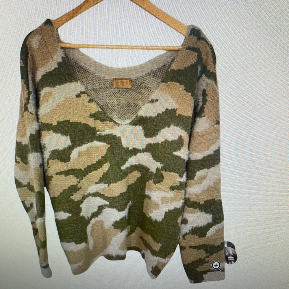 Boutique Pol Camo sweater sz M